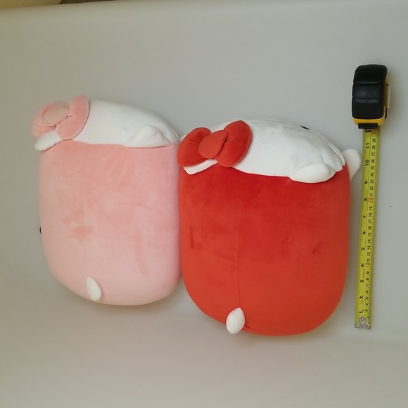 A bundle of 2 Hello Kitty Plushies - Picture 4 of 7
